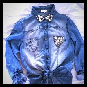 Beautiful top size small by Chiqlo